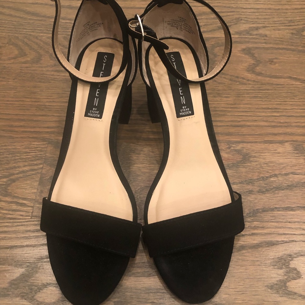 EUC Steve Madden Suede Block heel sandals